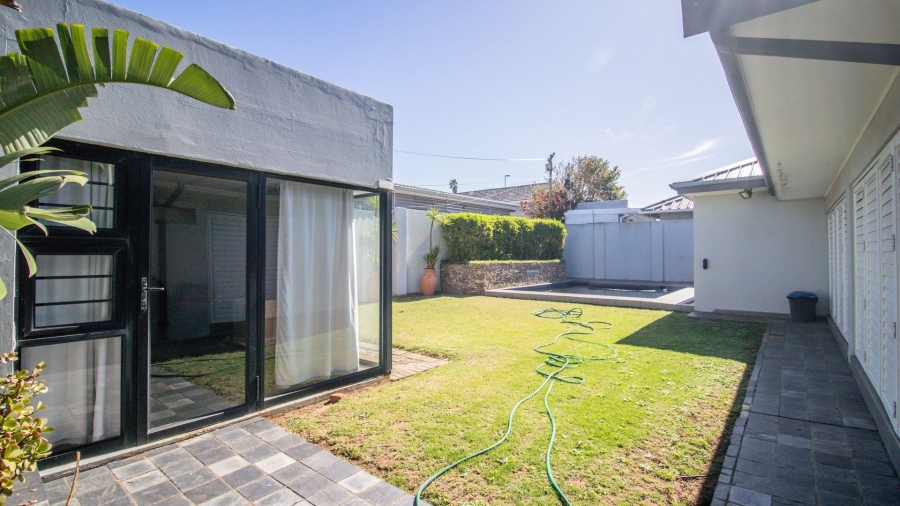 6 Bedroom Property for Sale in Gonubie Eastern Cape